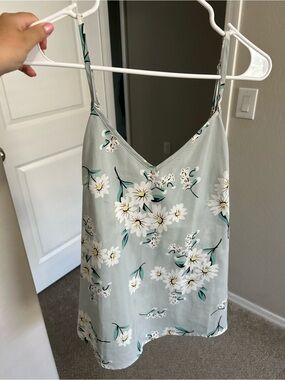 SHEIN Light Sage Floral V‑Neck Spaghetti Strap Cami
